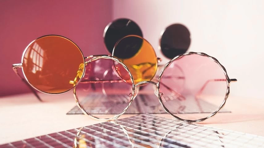 Naočare za sunce sa dioptrijom u različitim bojama.